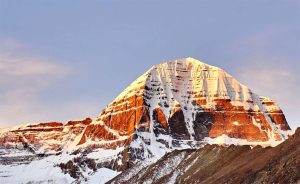 कैलाश हिमालको उचाइ सगरमाथाभन्दा कम: धेरैले ५२ किलोमिटर परिक्रमा त गरे तर अहिलेसम्म किन कसैले आरोहण गर्न सकेनन् ?