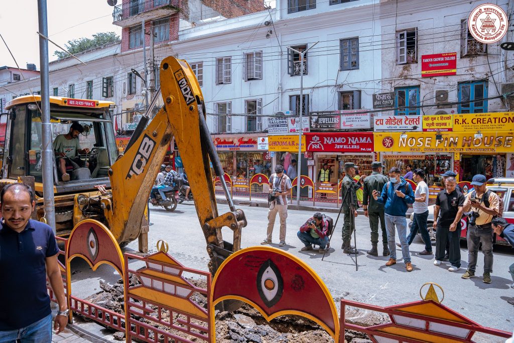 नयाँ सडकमा, विगतमा पार्किङ् गरिएकोभन्दा कम क्षेत्रफलमा पैदल मार्ग विस्तार गर्ने योजना हो — महानगरपालिका