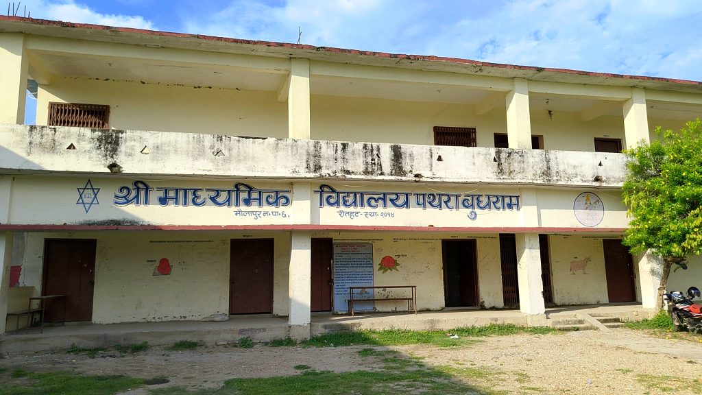 माैलापुरमा  माध्यमिक विधालयमा व्यवस्थापन समिति चयन गर्न  शुक्रवार मतदान हुदै