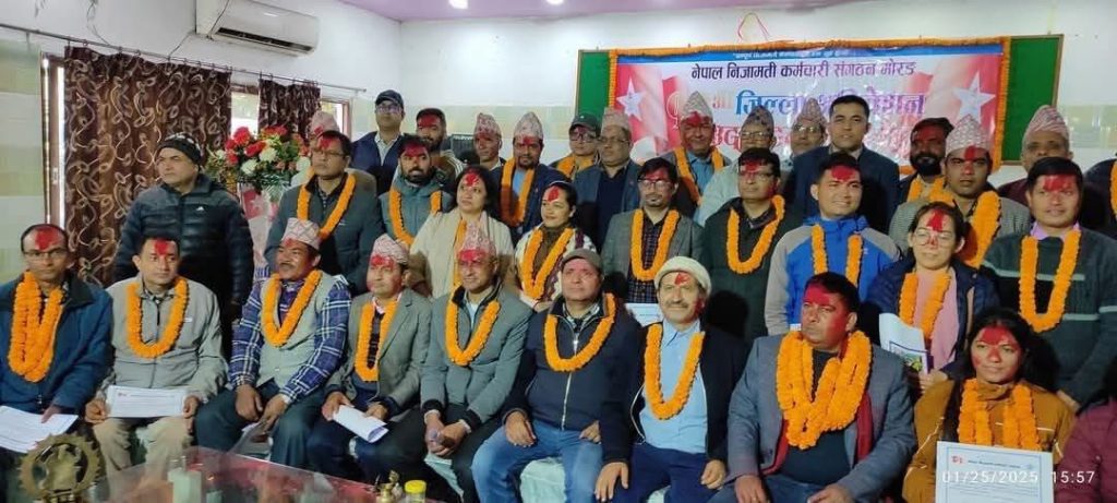 अधिकारीको आलेखसंग्रह ‘मेरा कलमका डोबहरू’ लोकार्पण