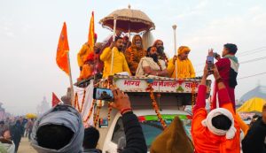 महाकुम्भ स्नानमा ५० लाखभन्दा बढी नेपाली सहभागी, महाकुम्भको यात्रामा भारतीय प्रहरीको मैत्रीपूर्ण व्यवहार