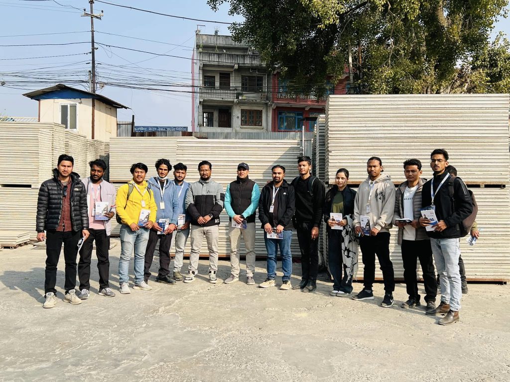 इन्जिनियरिङका विद्यार्थीलाई व्यवहारिक ज्ञान दिन फरक शैलिमा सहयोग