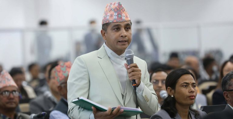 सरकारको ६ महिना पुगेपछि एमाले प्रमुख सचेतक महरले उठाए गम्भीर प्रश्न